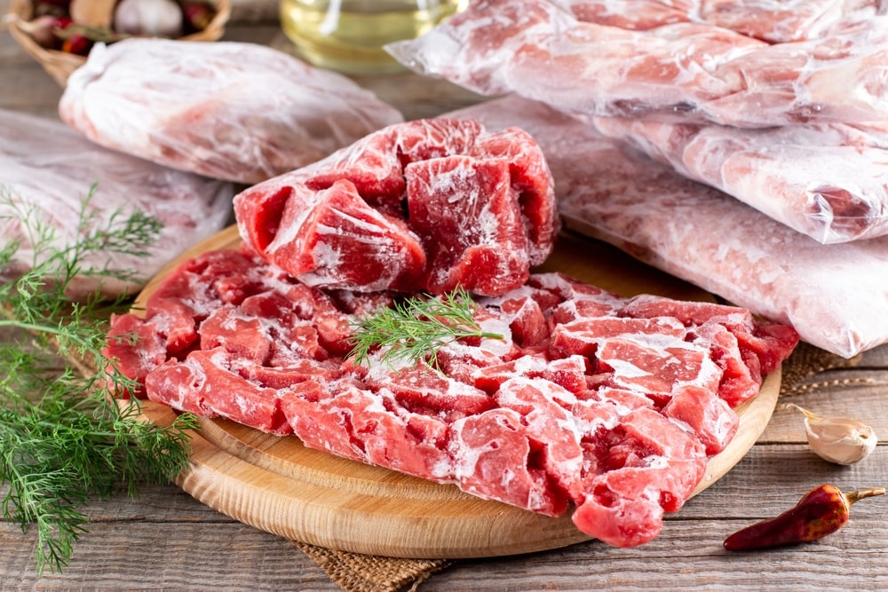 冷凍した肉はいつまで食べられる？気になる期限や保存方法を紹介！